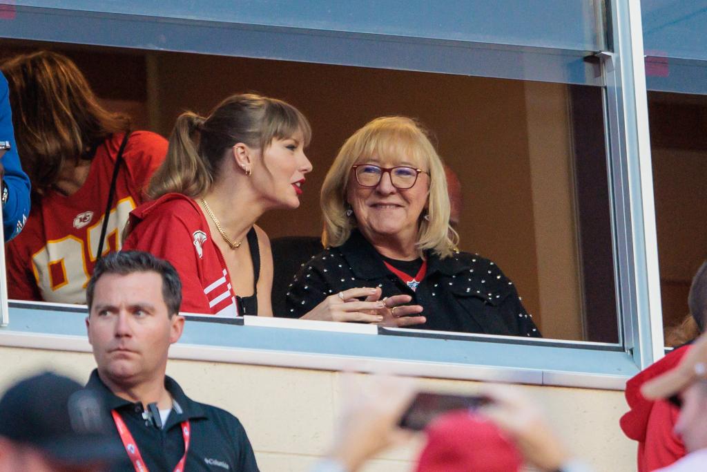 Taylor Swift with Travis Kelce's mother, Donna Kelce