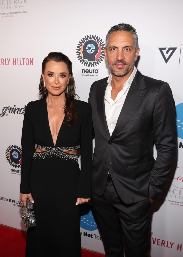 Kyle Richards and Mauricio Umansky posing together 