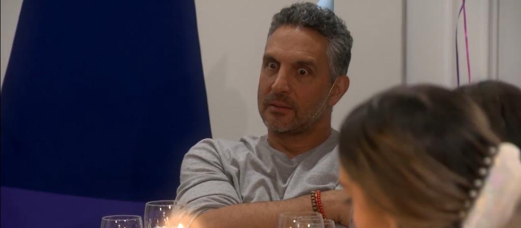 Mauricio Umansky talking 